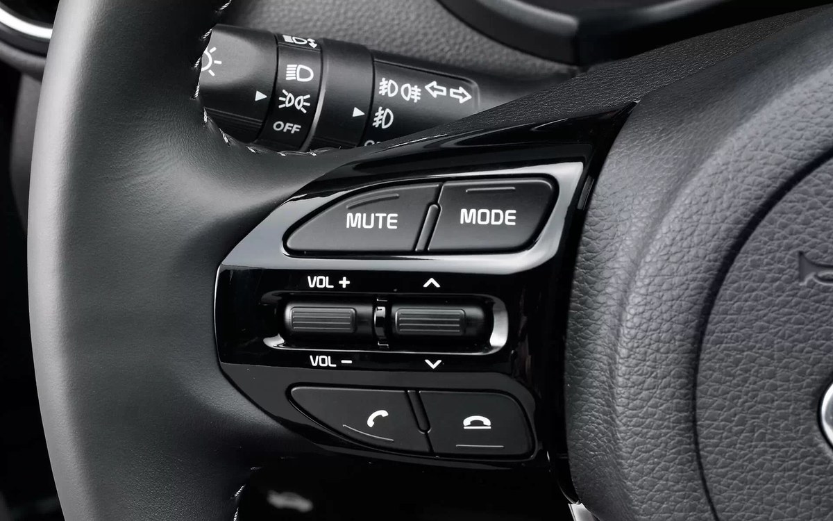 Các nút điều khiển trên vô lăng Kia Soluto